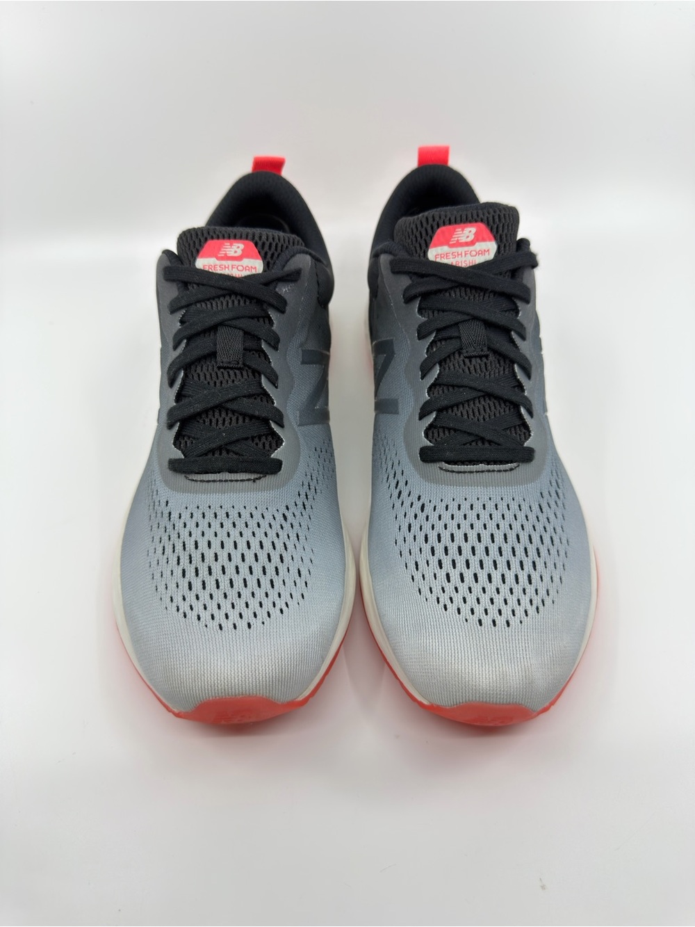 New Balance Fresh Foam Arishi v3 Color Gray & Blk s
With Red SZ 10 - Picture 2 of 9